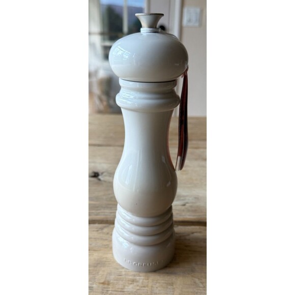 Le Creuset Acrylic Classic Manual Pepper Mill 8 in Meringue NEW NWT - Picture 1 of 6